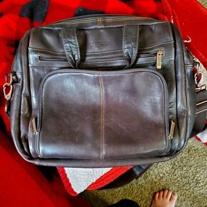 Kenneth Cole Reaction "Out of The Bag" Double Gusset Portfolio Brown 524461